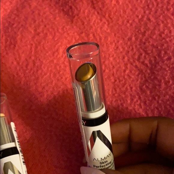 Concealer - Picture 2 of 3